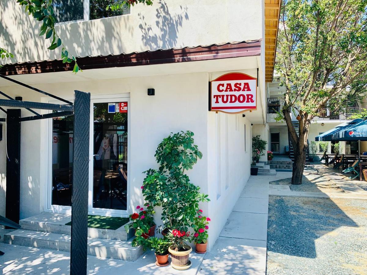 Casa Tudor Костинещи Екстериор снимка